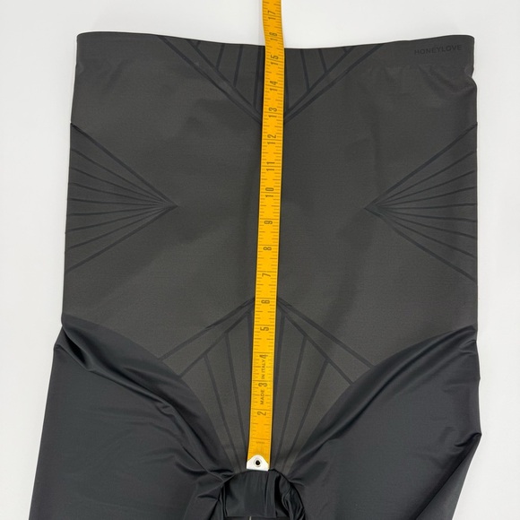 HoneyLove ShadowSculpt High-Waist Short in Black Vamp Size 1X - Picture 10 of 13